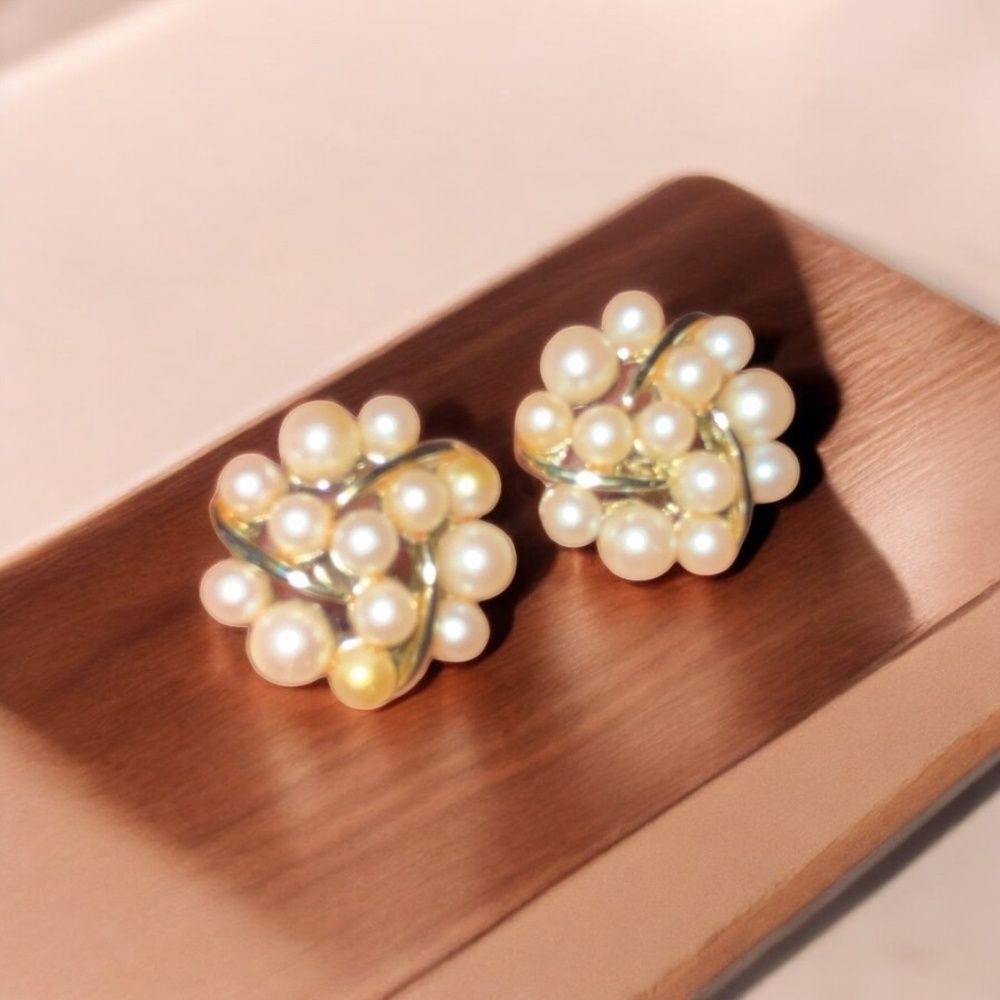 * pearl cluster 1980 vintage clip on earrings gold tone